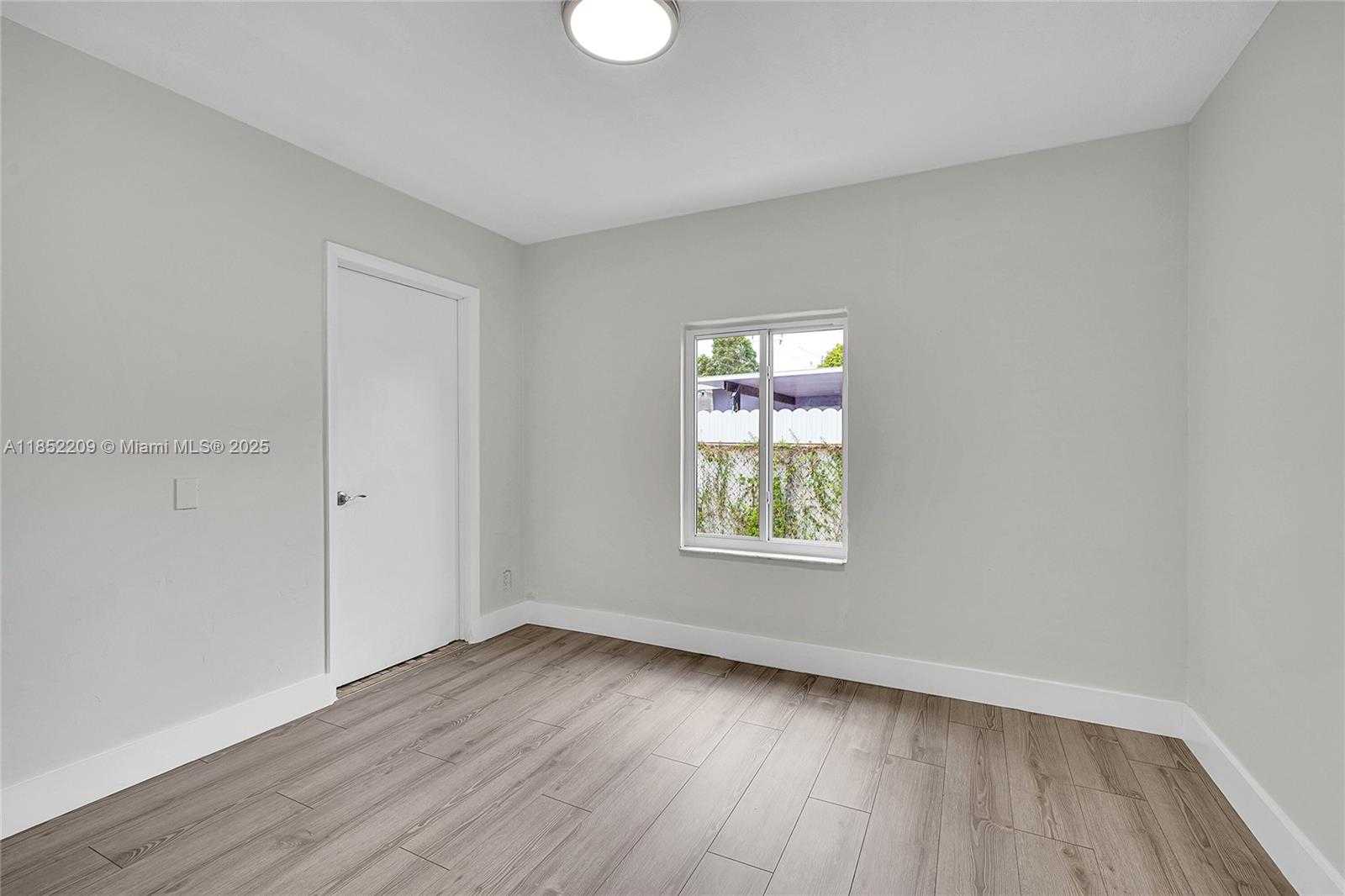 Small Image of 14312 SOUTH WEST 110TH AVE, Miami Number 12