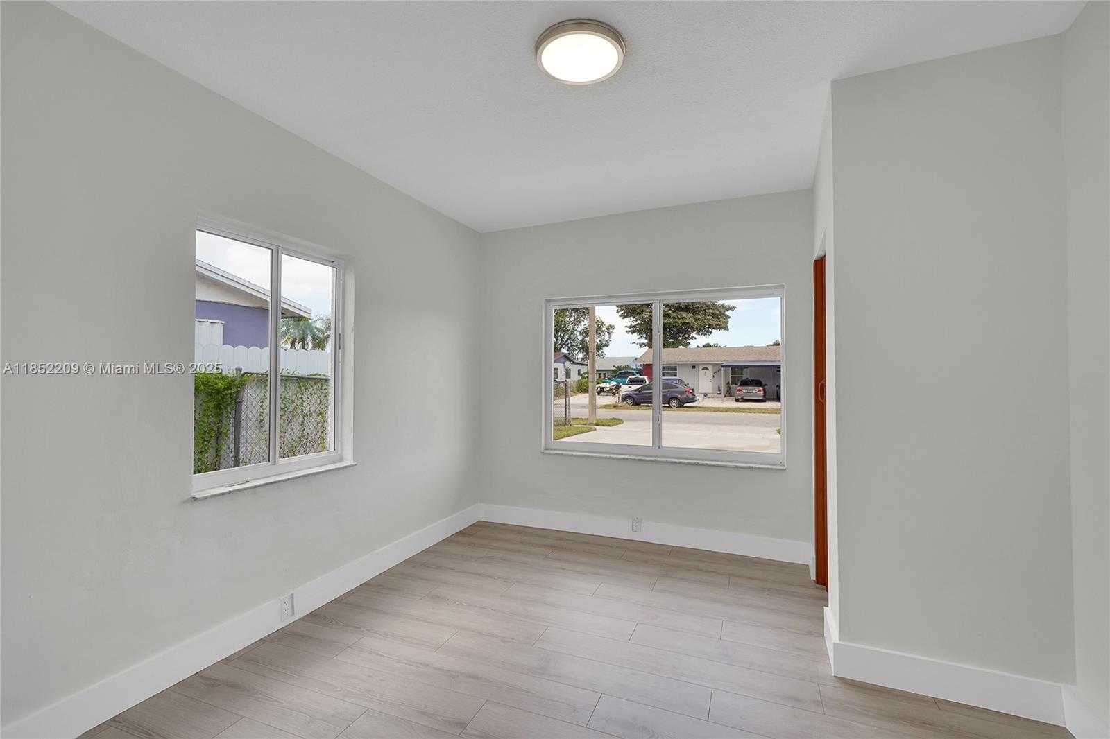 Small Image of 14312 SOUTH WEST 110TH AVE, Miami Number 13