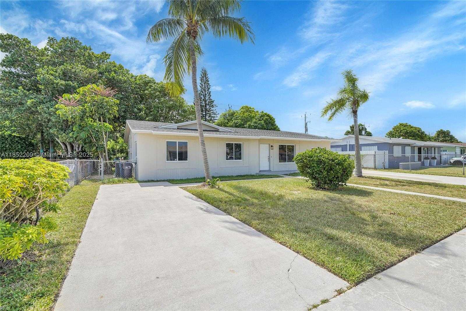 Small Image of 14312 SOUTH WEST 110TH AVE, Miami Number 2