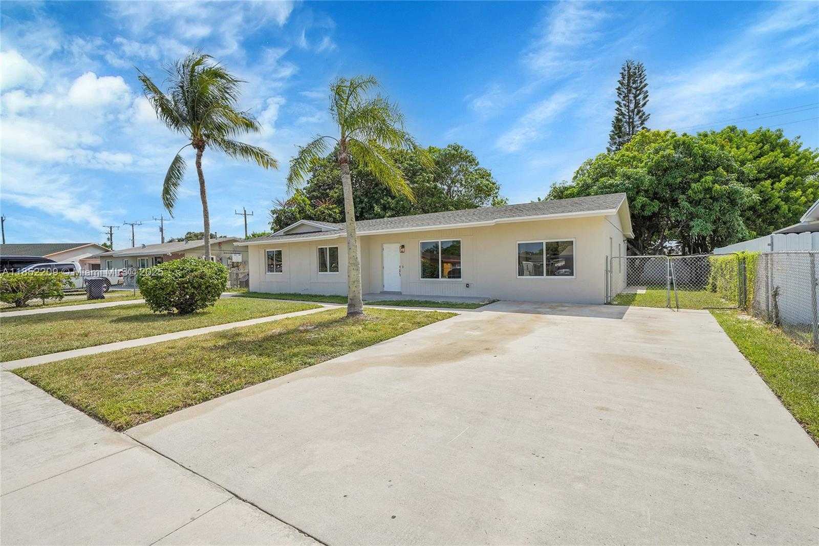 Small Image of 14312 SOUTH WEST 110TH AVE, Miami Number 3