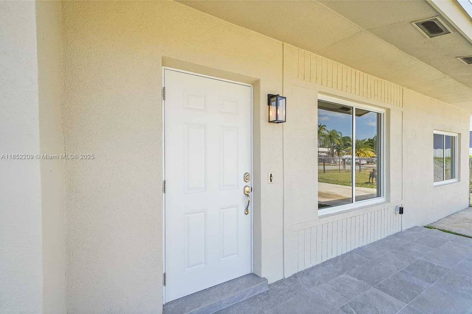 Small Image of 14312 SOUTH WEST 110TH AVE, Miami Number 4