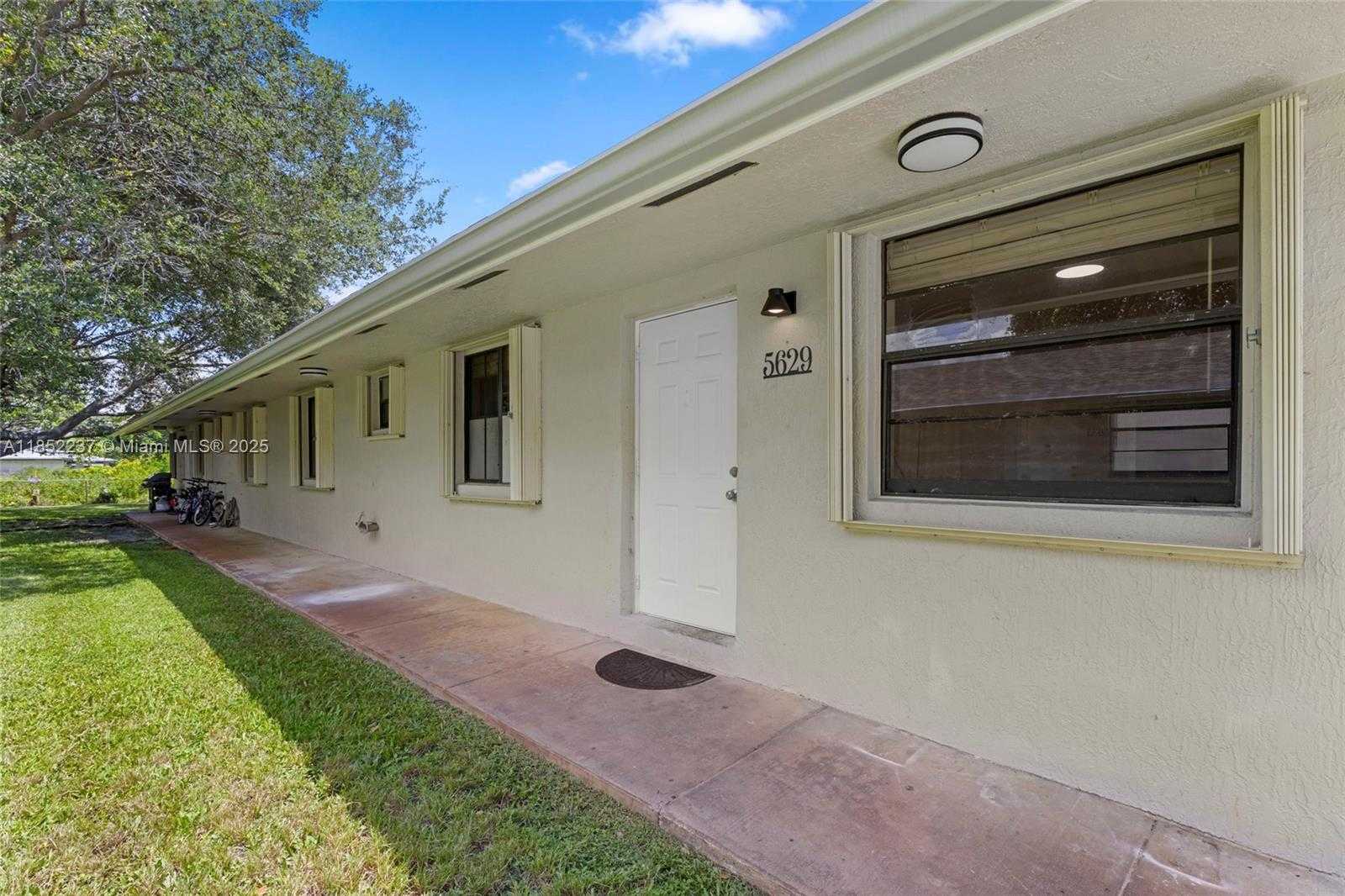 Small Image of 5629 TAFT ST #5629, Hollywood Number 3