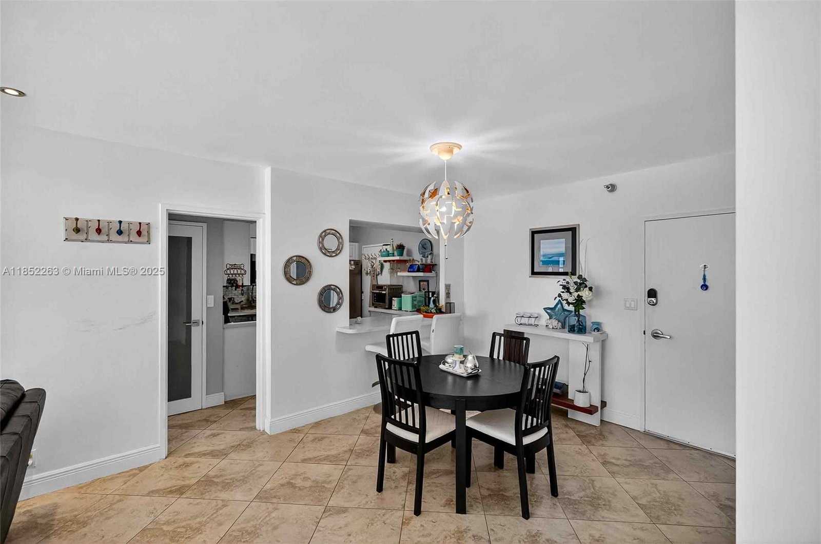 Small Image of 5700 COLLINS AVE #16C, Miami Beach Number 13