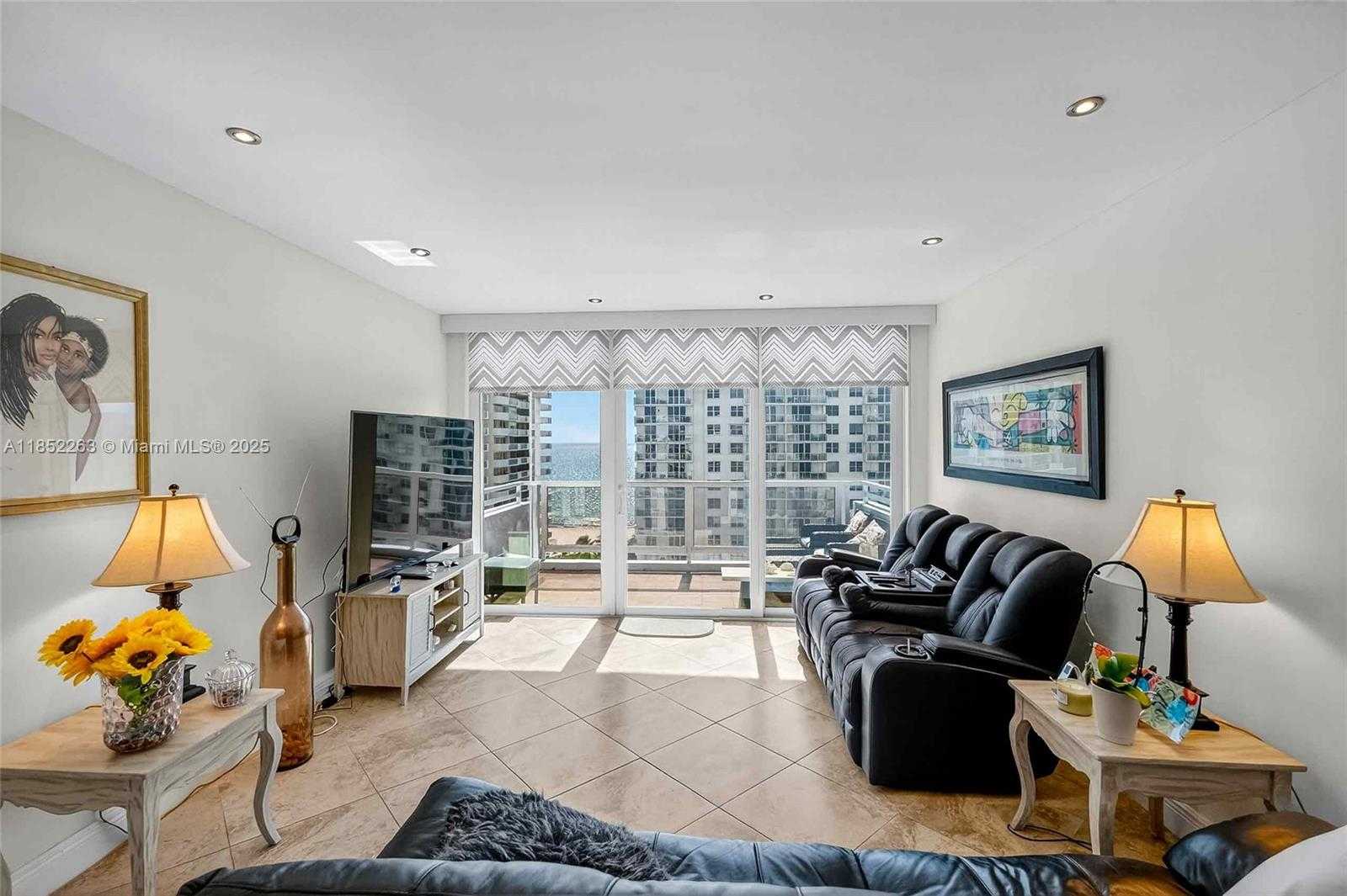 Small Image of 5700 COLLINS AVE #16C, Miami Beach Number 2