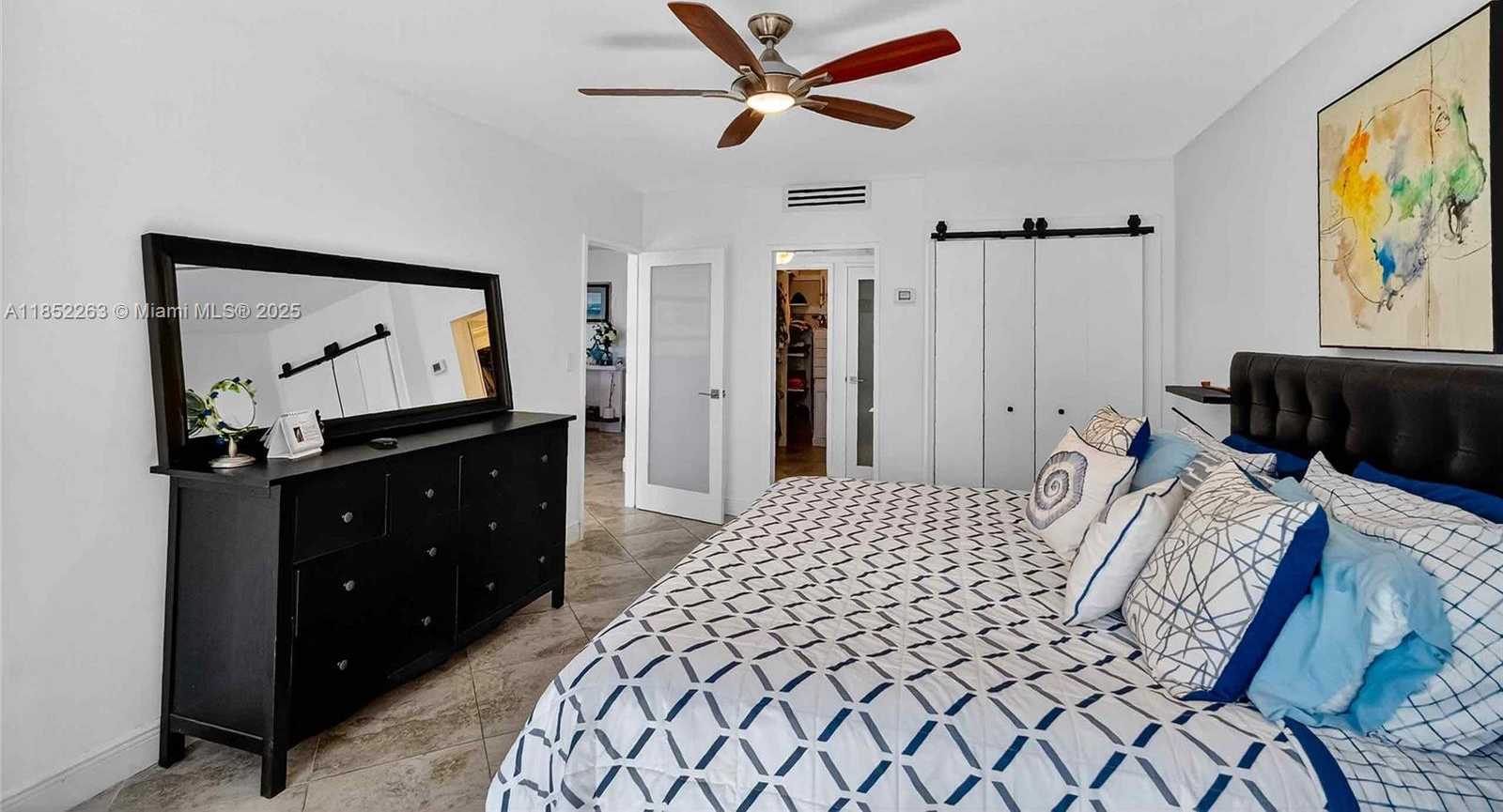 Small Image of 5700 COLLINS AVE #16C, Miami Beach Number 22