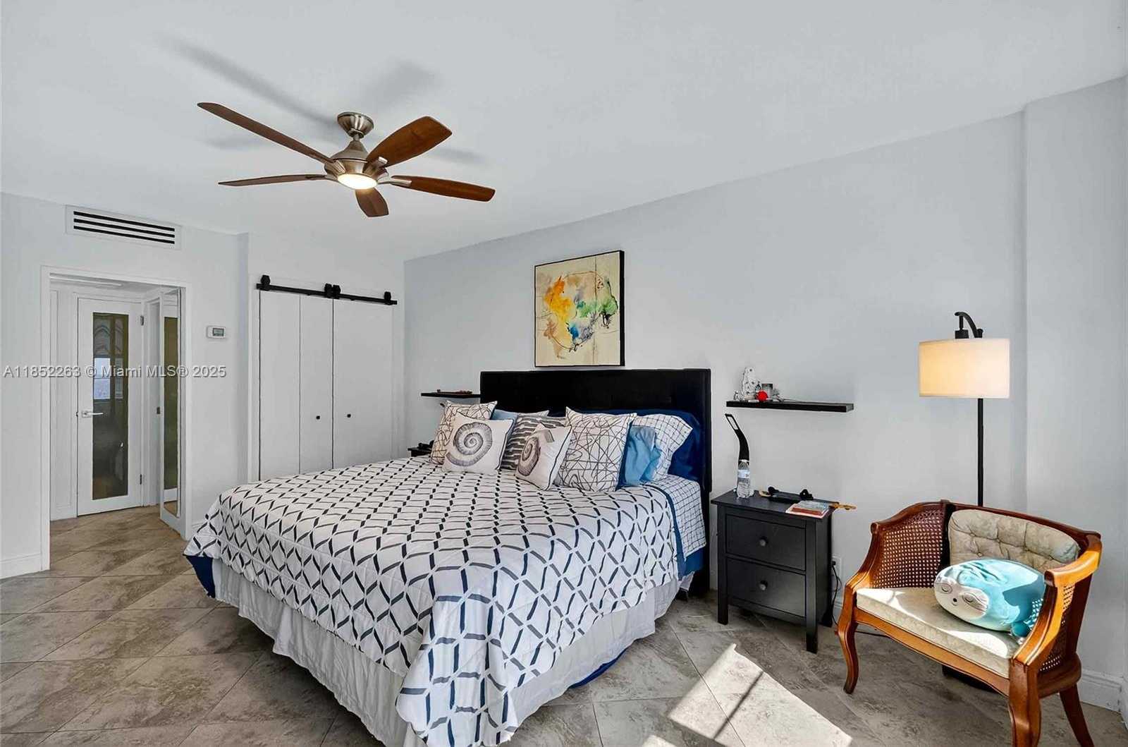 Small Image of 5700 COLLINS AVE #16C, Miami Beach Number 23