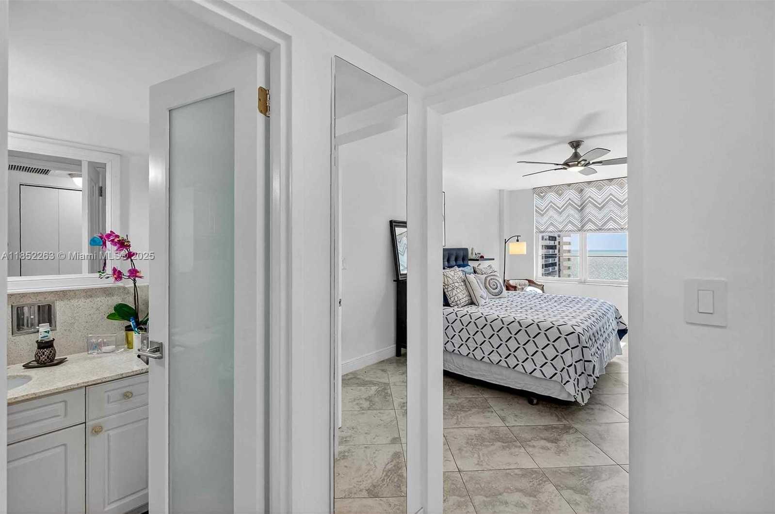 Small Image of 5700 COLLINS AVE #16C, Miami Beach Number 25