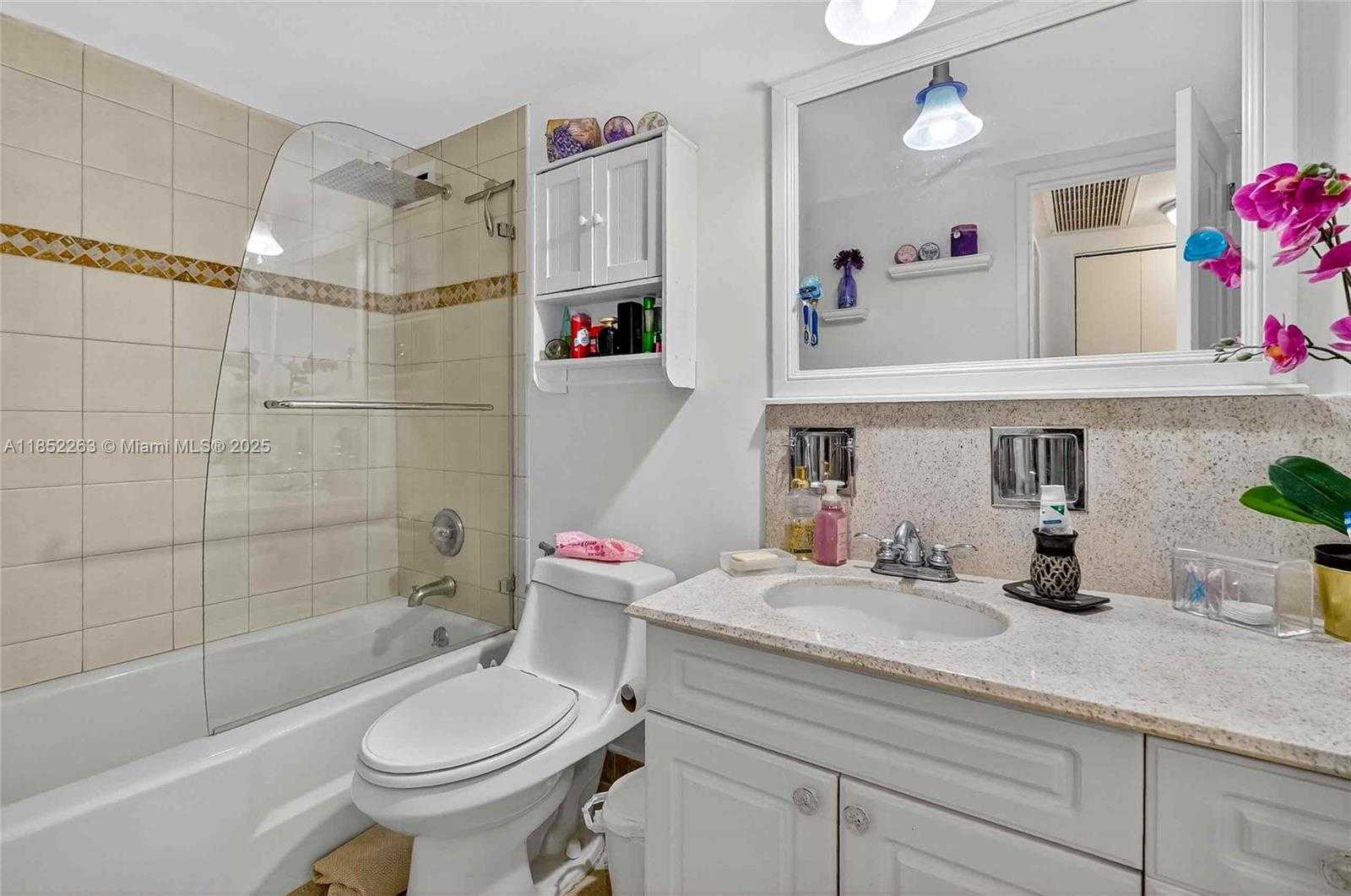Small Image of 5700 COLLINS AVE #16C, Miami Beach Number 26