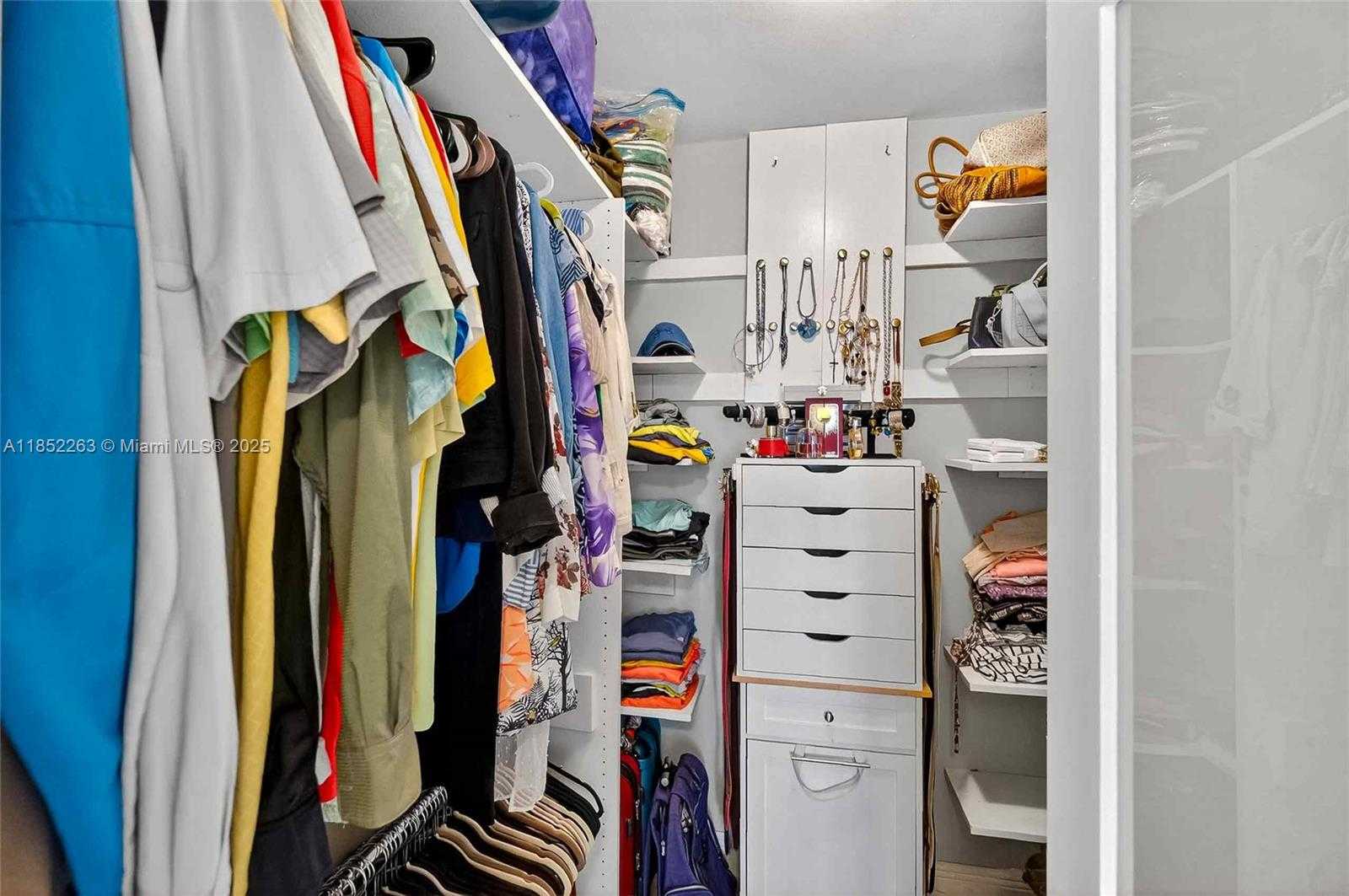 Small Image of 5700 COLLINS AVE #16C, Miami Beach Number 27