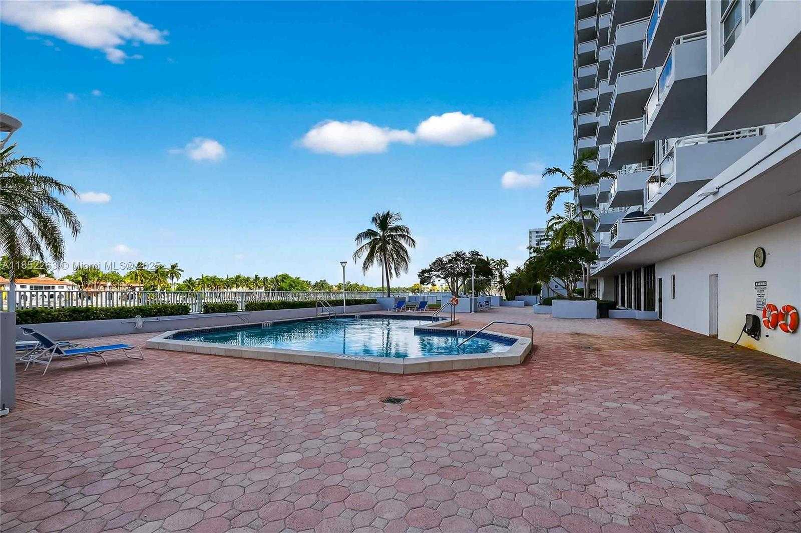 Small Image of 5700 COLLINS AVE #16C, Miami Beach Number 28