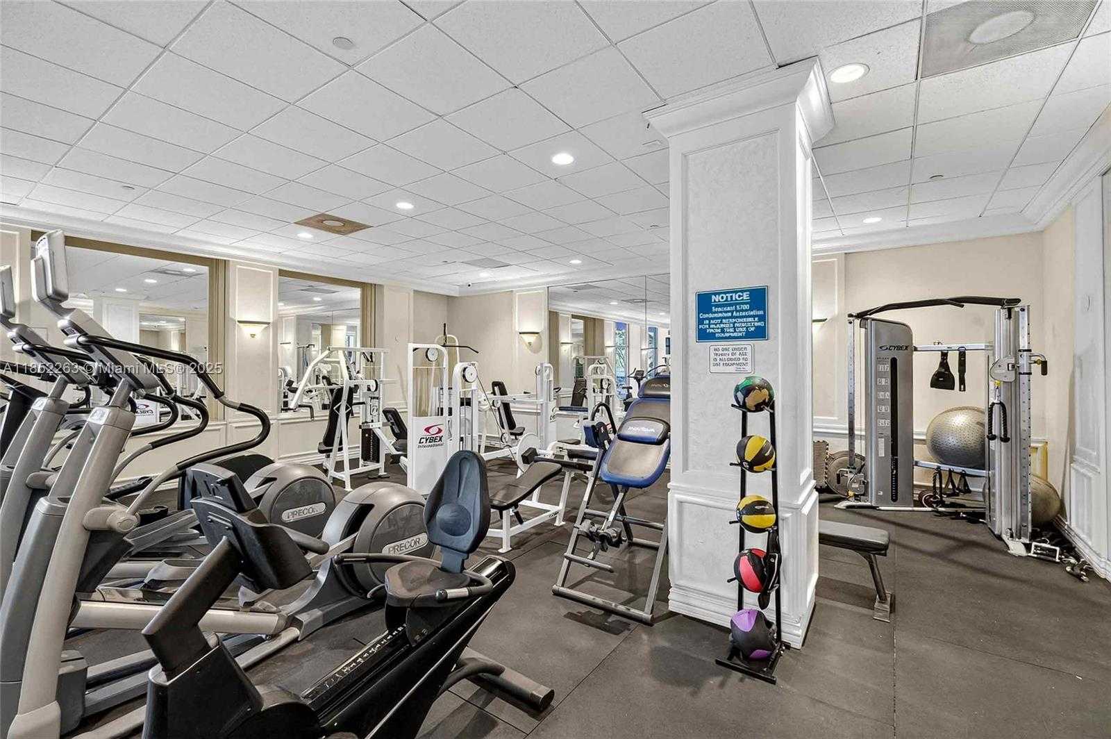 Small Image of 5700 COLLINS AVE #16C, Miami Beach Number 29
