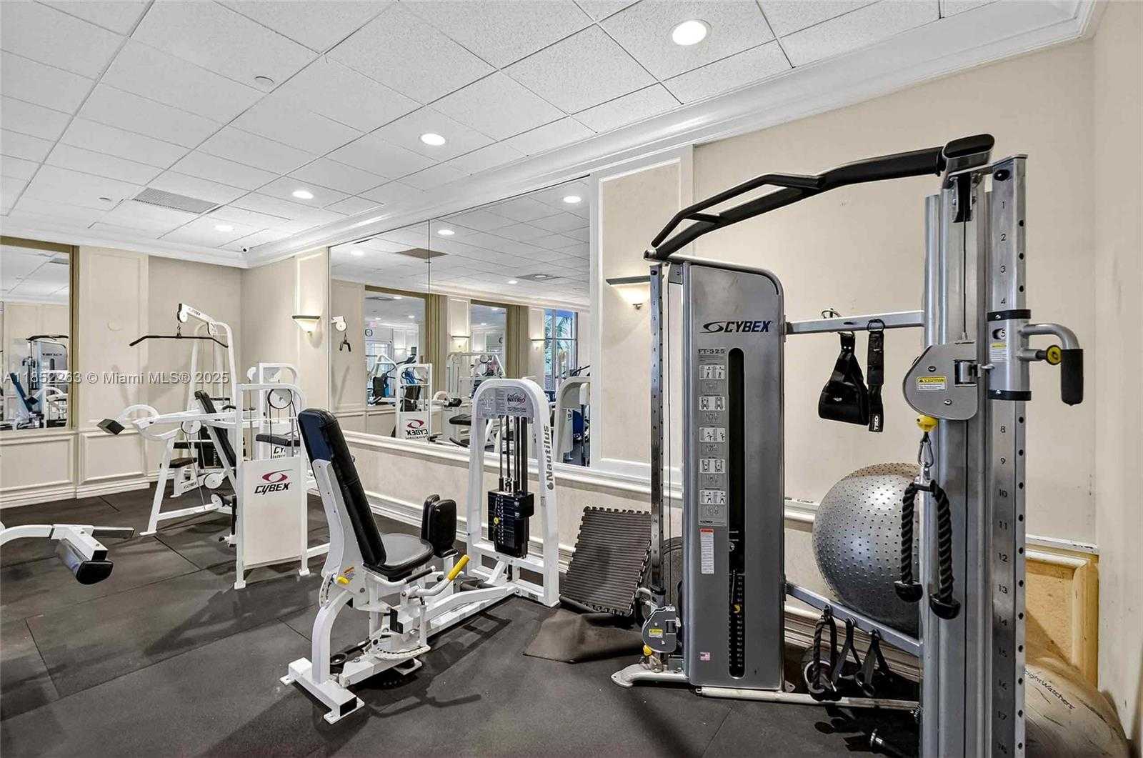 Small Image of 5700 COLLINS AVE #16C, Miami Beach Number 30
