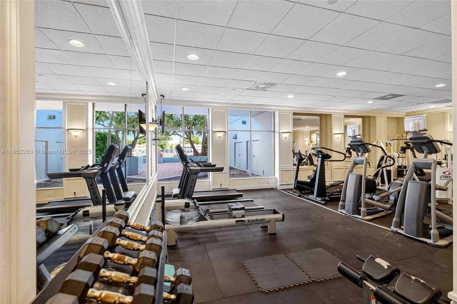 Small Image of 5700 COLLINS AVE #16C, Miami Beach Number 31