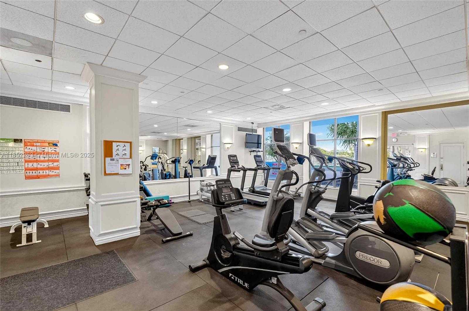 Small Image of 5700 COLLINS AVE #16C, Miami Beach Number 32