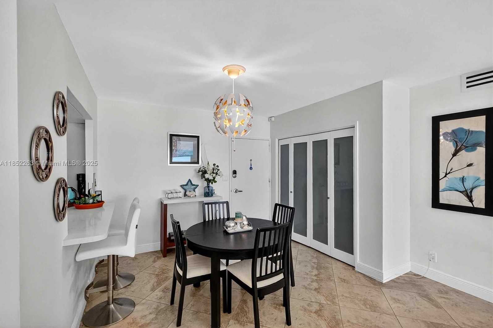 Small Image of 5700 COLLINS AVE #16C, Miami Beach Number 5