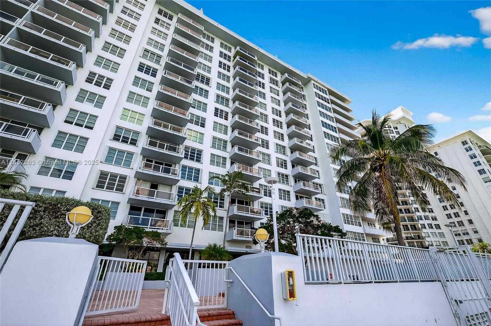 Small Image of 5700 COLLINS AVE #16C, Miami Beach Number 53