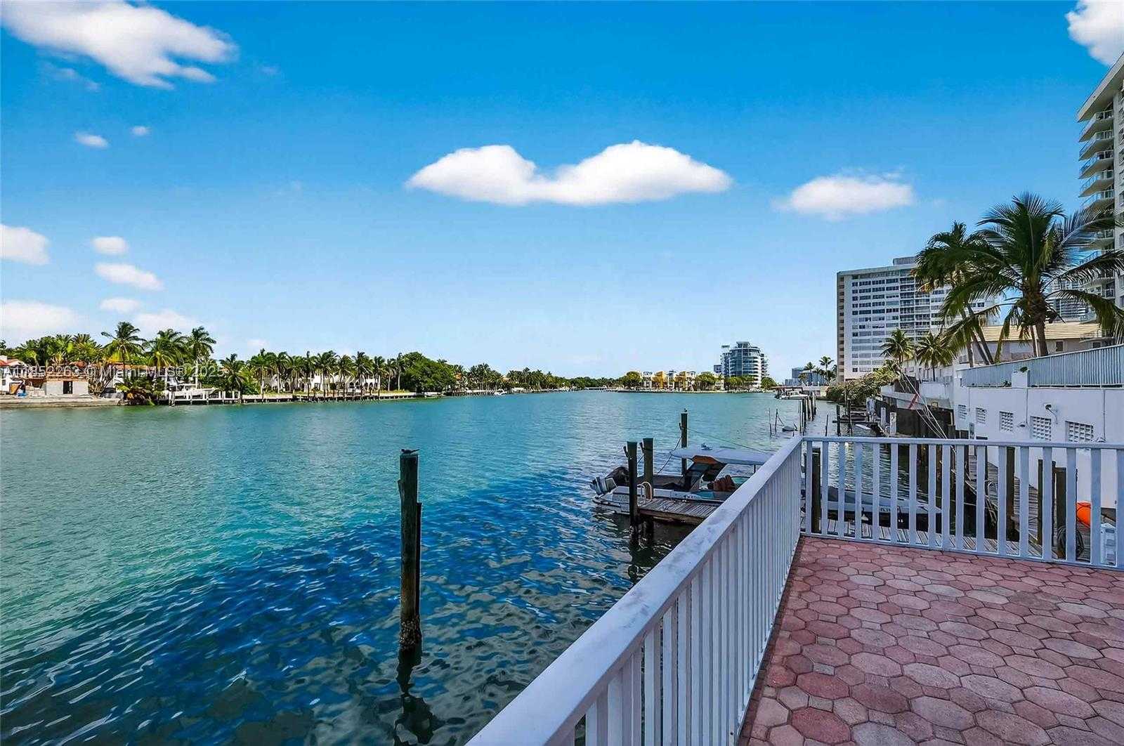 Small Image of 5700 COLLINS AVE #16C, Miami Beach Number 54