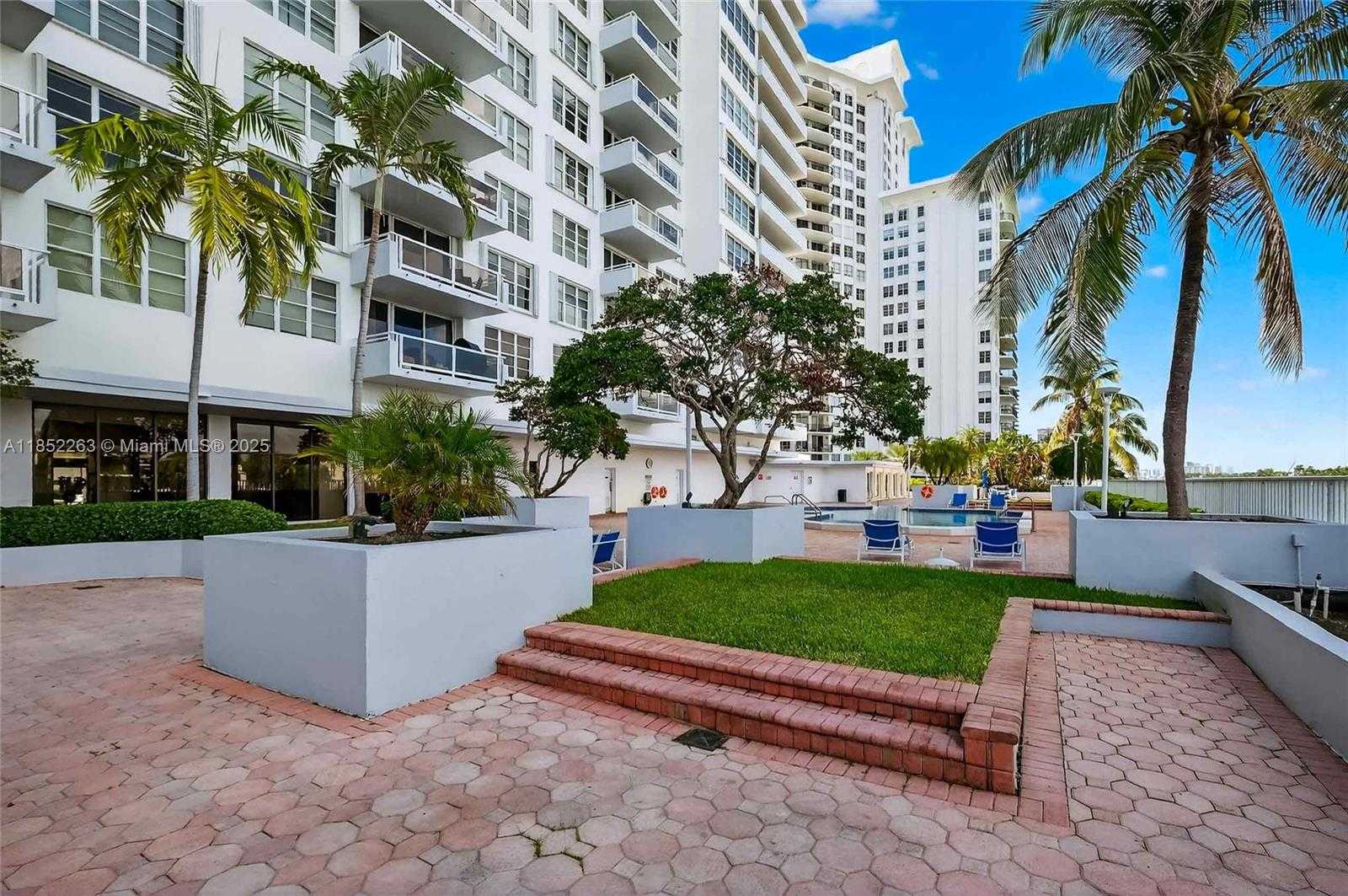Small Image of 5700 COLLINS AVE #16C, Miami Beach Number 55