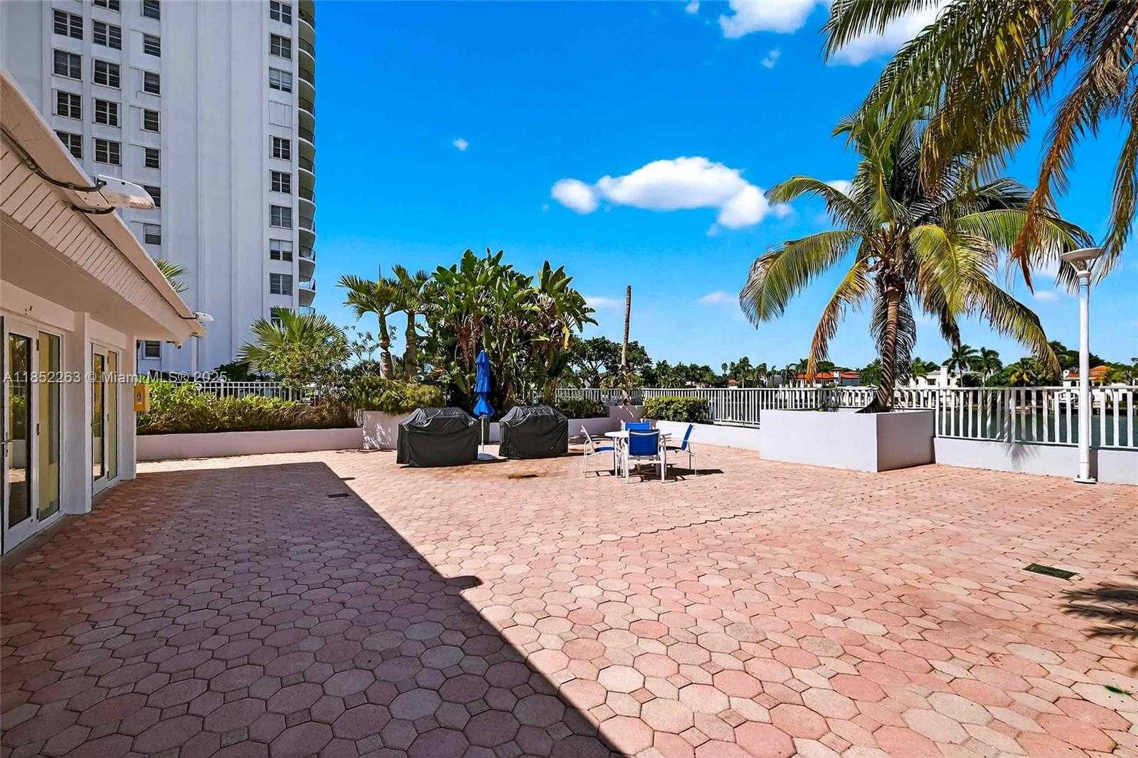 Small Image of 5700 COLLINS AVE #16C, Miami Beach Number 57
