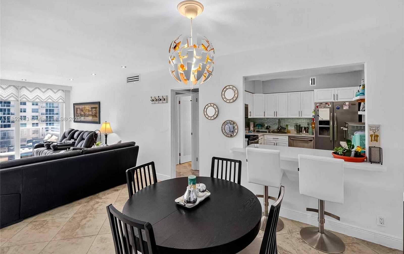 Small Image of 5700 COLLINS AVE #16C, Miami Beach Number 6