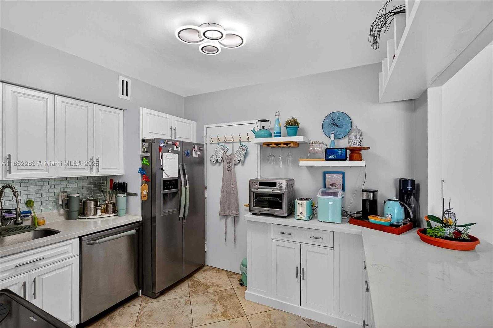 Small Image of 5700 COLLINS AVE #16C, Miami Beach Number 8
