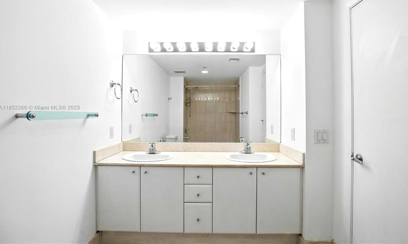 Small Image of 2475 BRICKELL AVE #2610, Miami Number 11