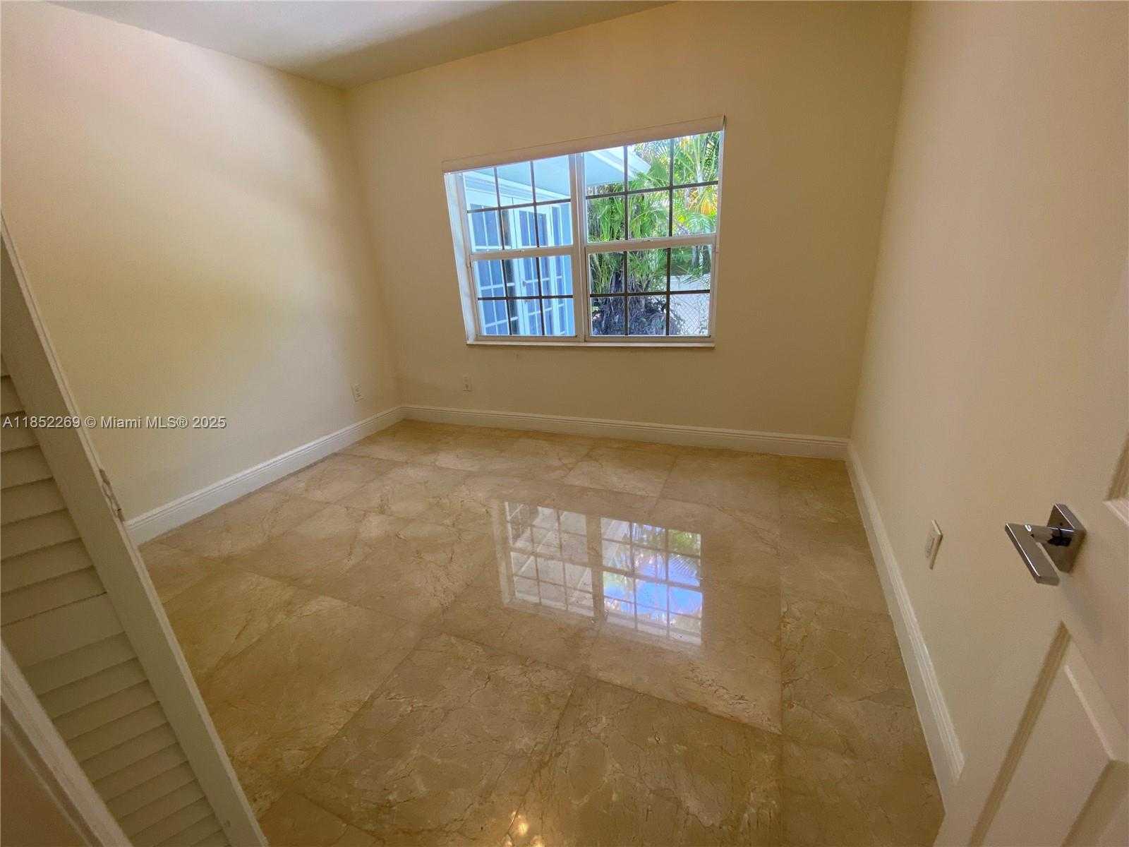 Small Image of 5940 SOUTH WEST 47TH ST, Miami Number 12