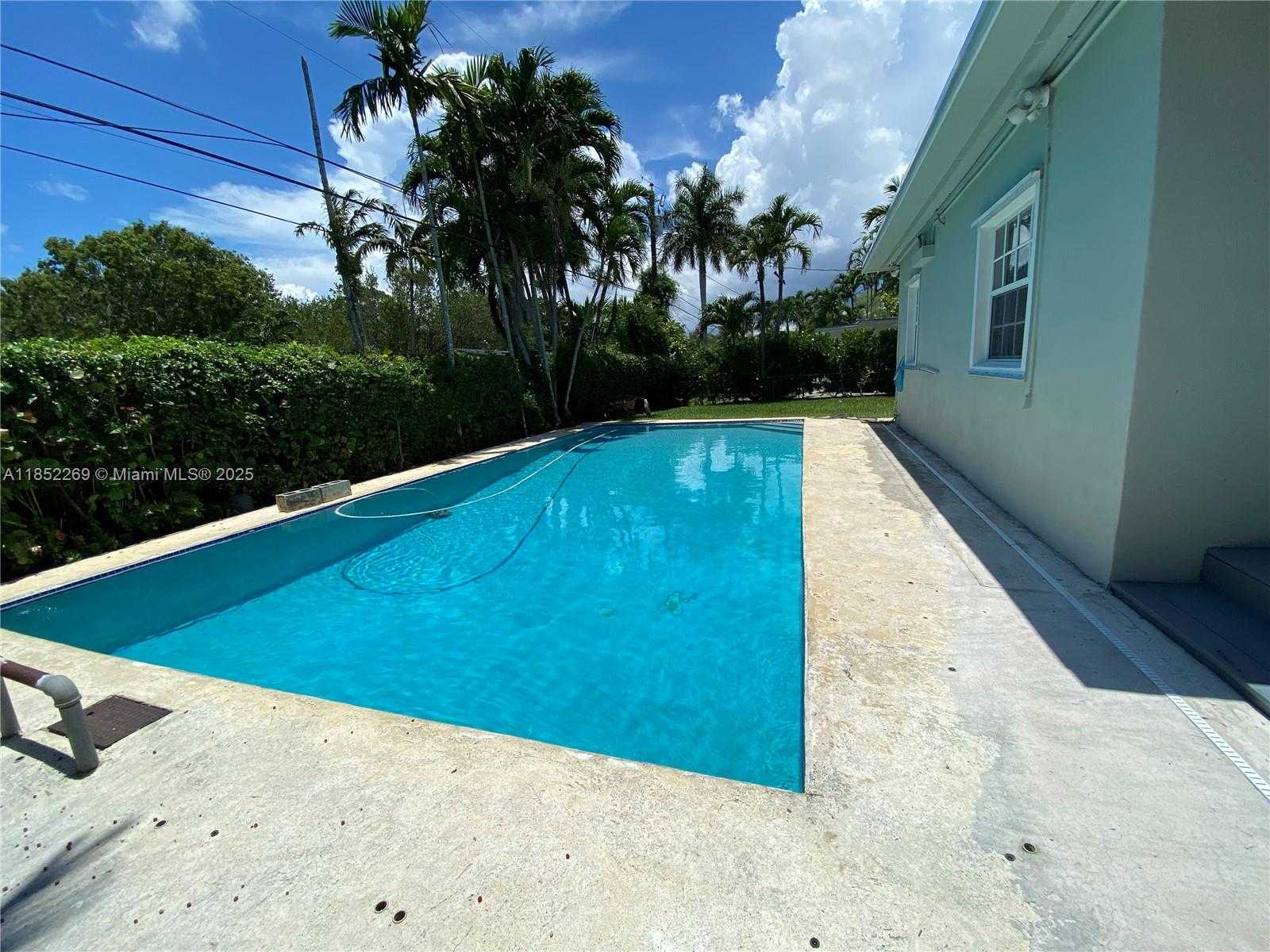Small Image of 5940 SOUTH WEST 47TH ST, Miami Number 2