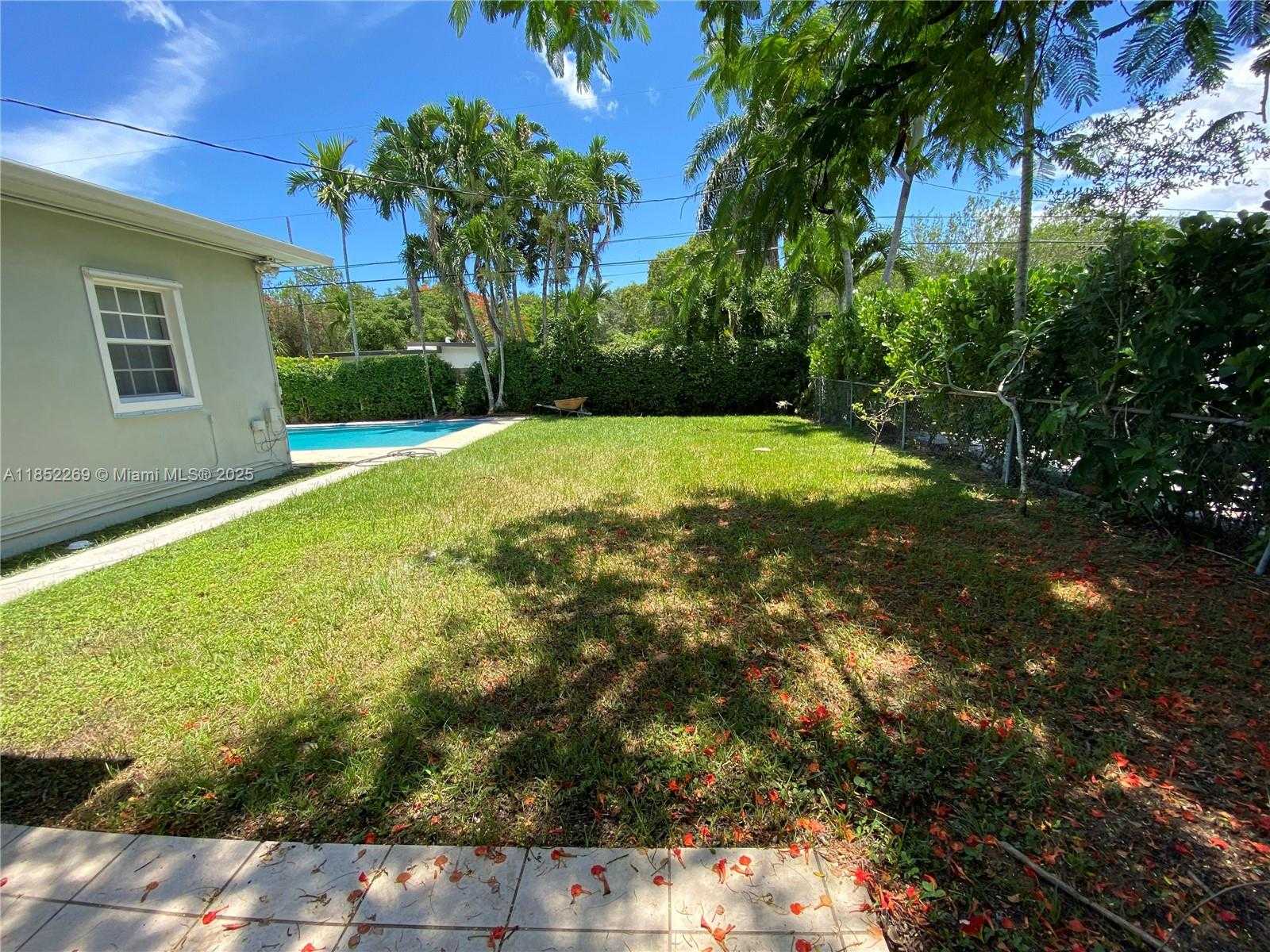 Small Image of 5940 SOUTH WEST 47TH ST, Miami Number 4