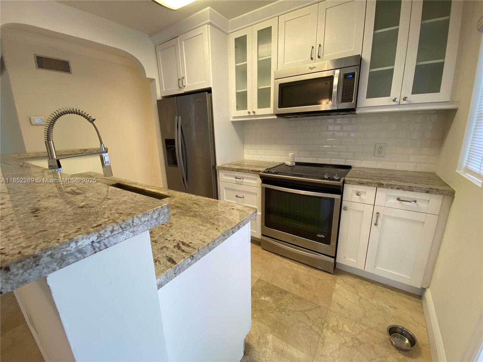 Small Image of 5940 SOUTH WEST 47TH ST, Miami Number 5