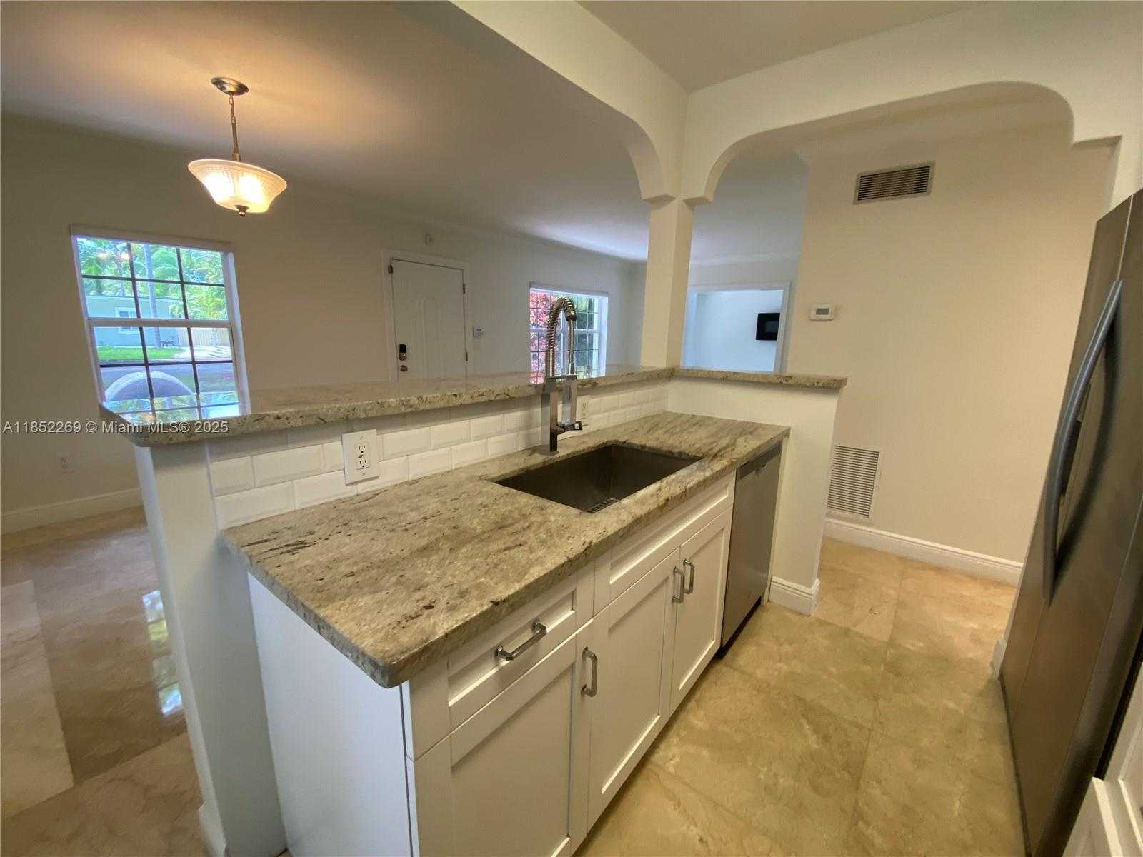 Small Image of 5940 SOUTH WEST 47TH ST, Miami Number 6