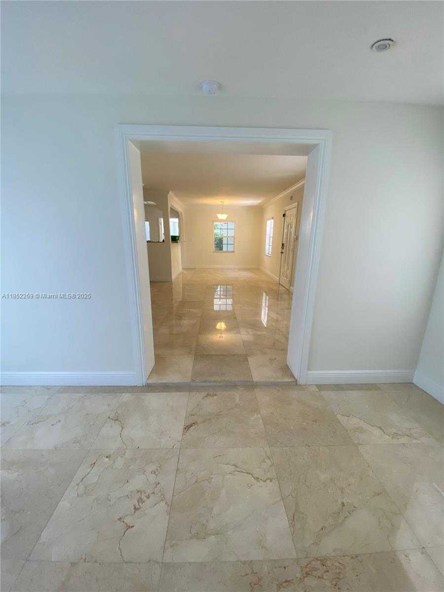 Small Image of 5940 SOUTH WEST 47TH ST, Miami Number 7