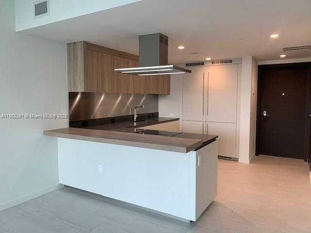 Small Image of 1000 BRICKELL PLAZA #1904, Miami Number 4