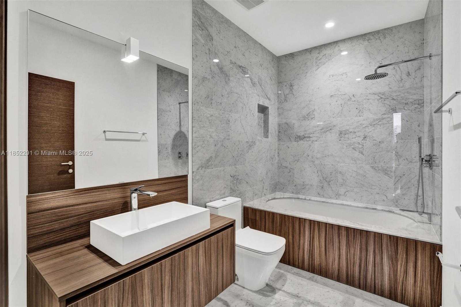 Small Image of 1000 BRICKELL PLAZA #1904, Miami Number 7