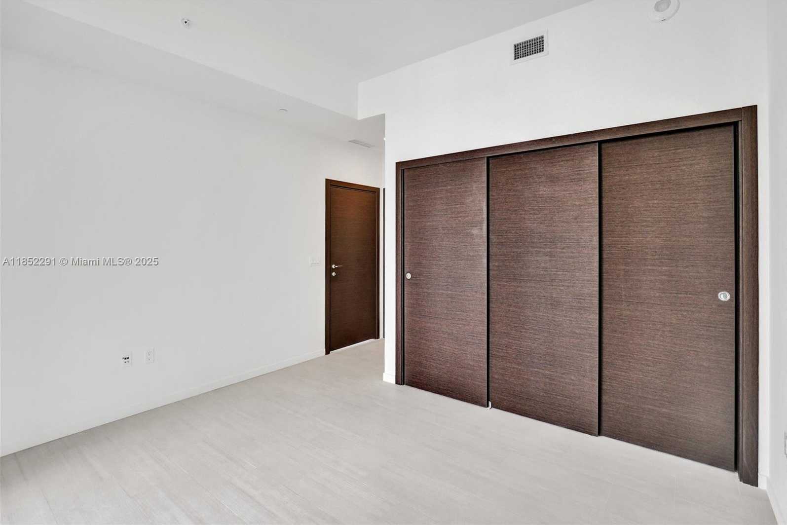 Small Image of 1000 BRICKELL PLAZA #1904, Miami Number 8