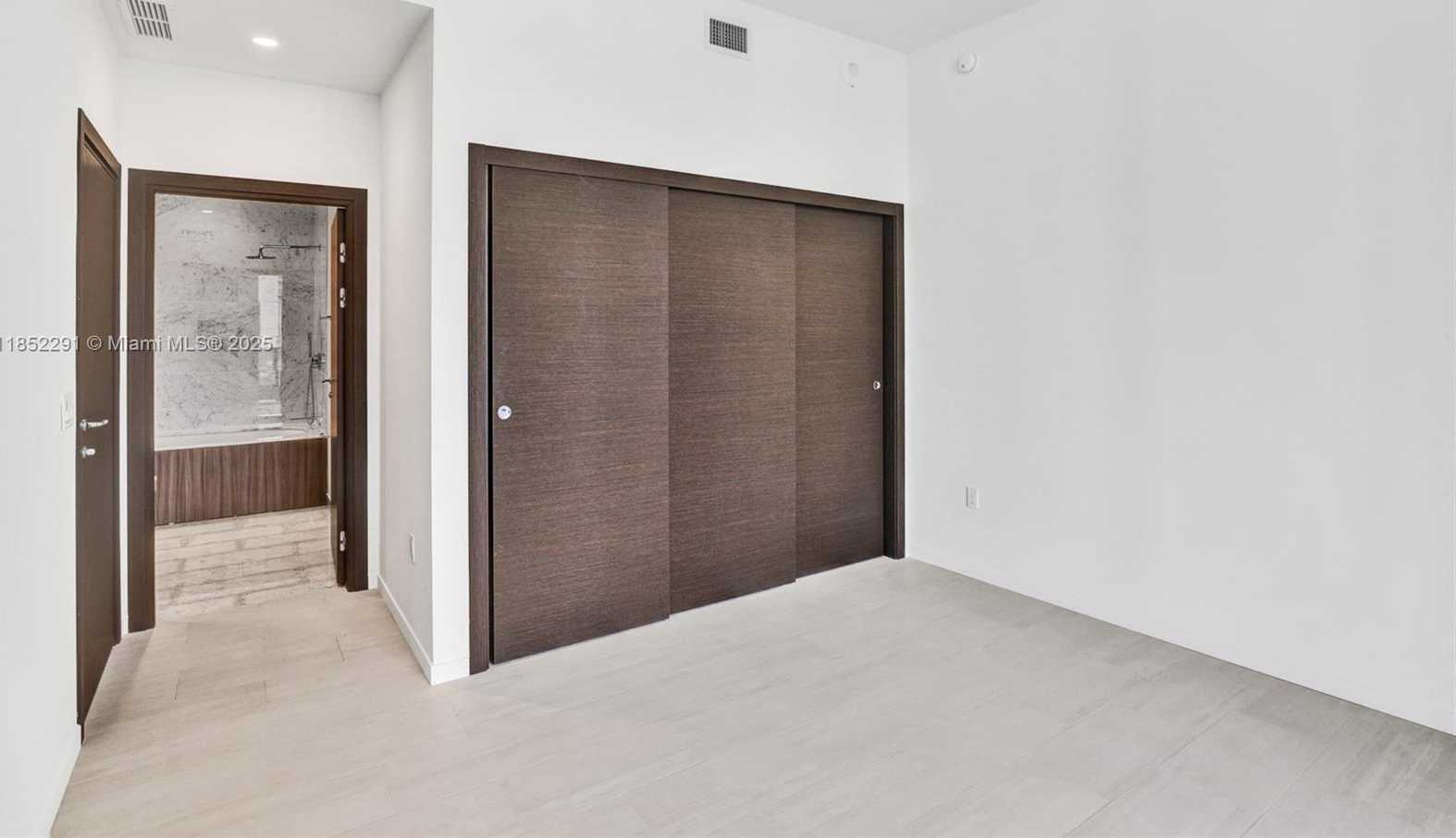 Small Image of 1000 BRICKELL PLAZA #1904, Miami Number 9