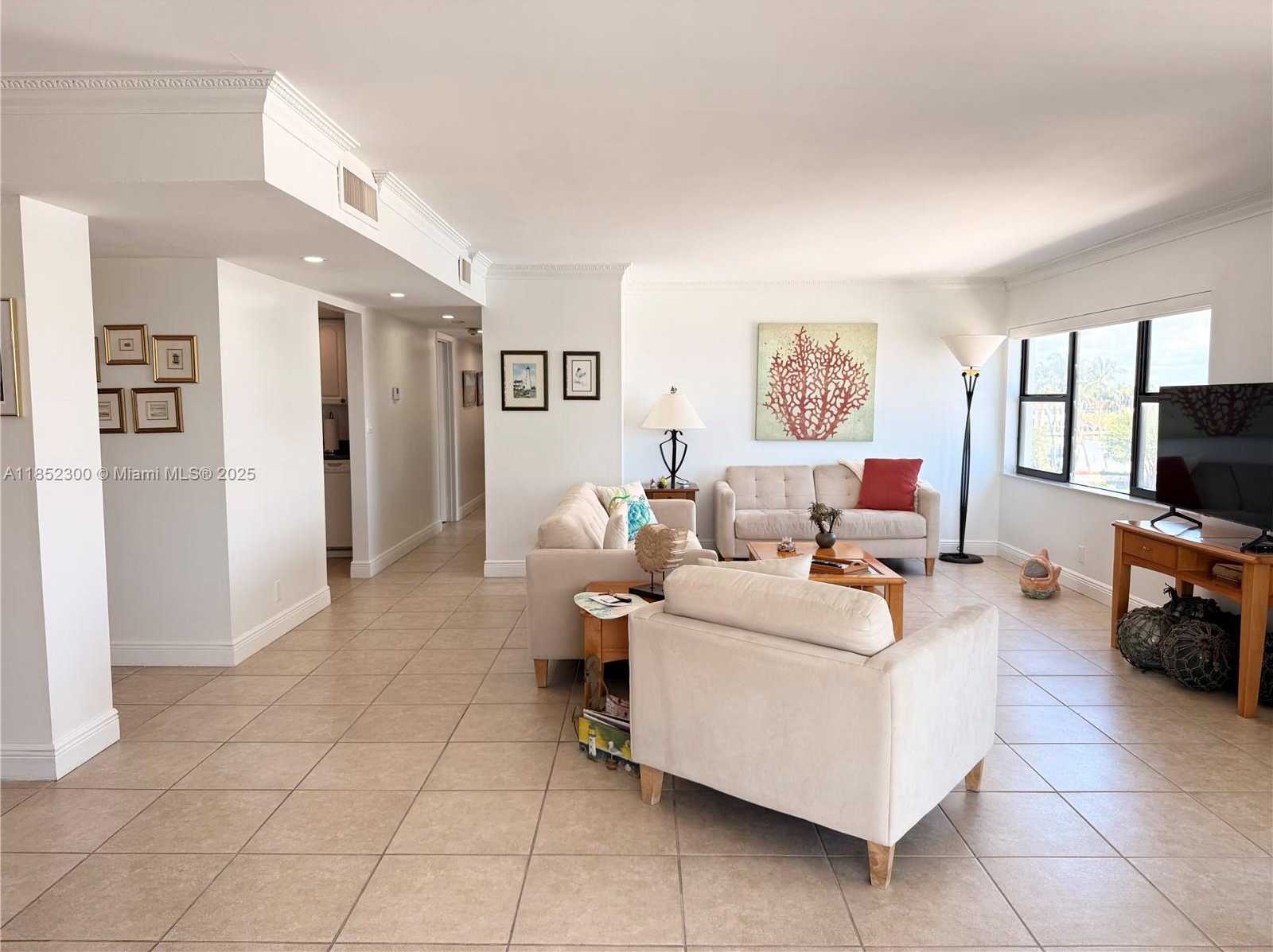 Small Image of 5415 COLLINS AVE #407, Miami Beach Number 10