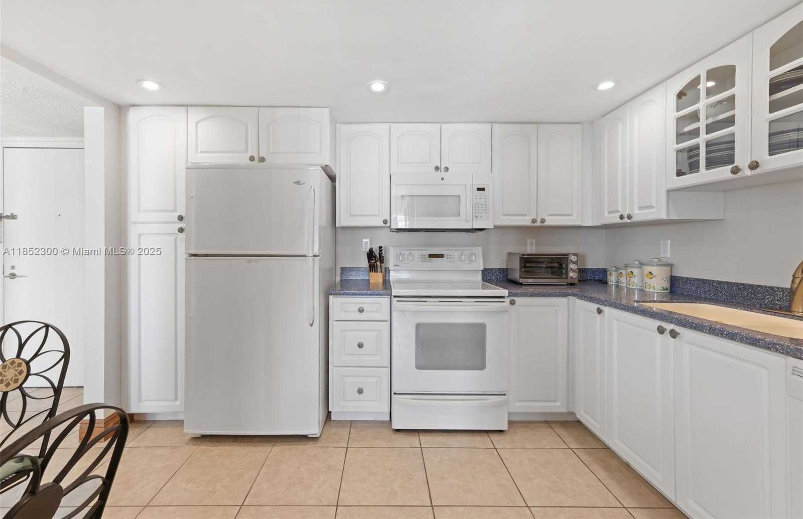 Small Image of 5415 COLLINS AVE #407, Miami Beach Number 11