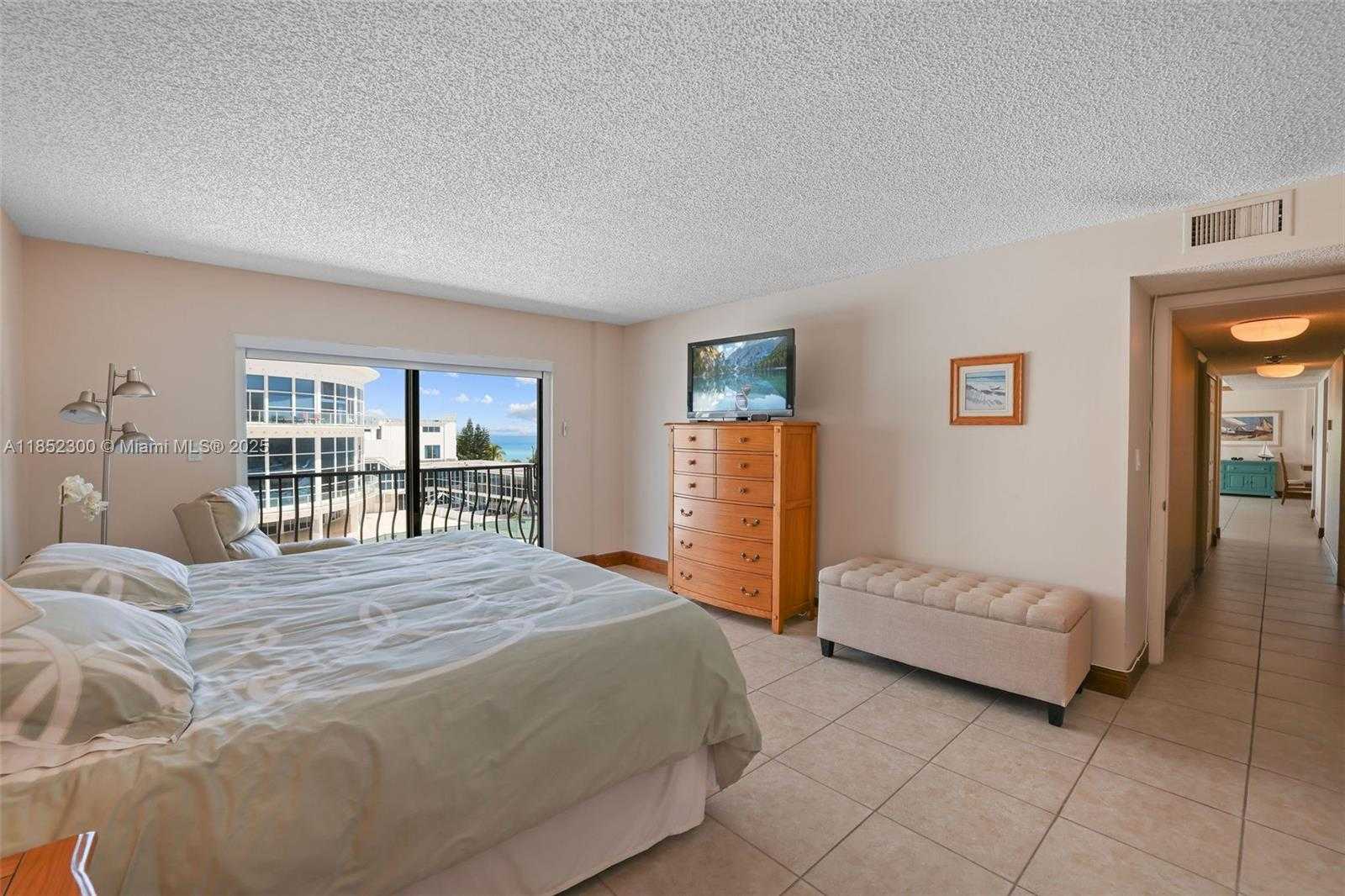 Small Image of 5415 COLLINS AVE #407, Miami Beach Number 13