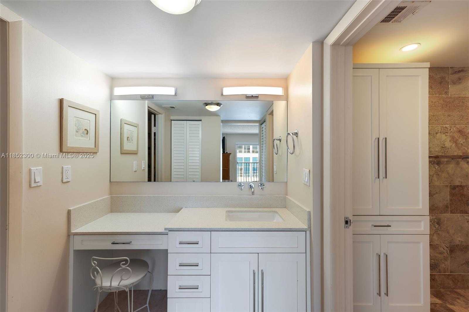 Small Image of 5415 COLLINS AVE #407, Miami Beach Number 15