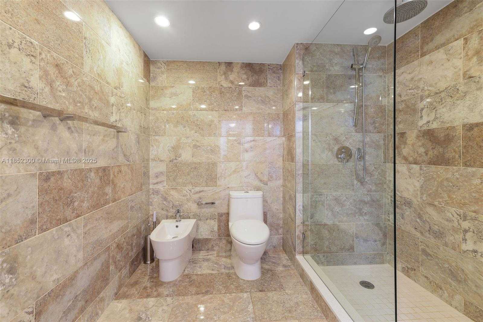 Small Image of 5415 COLLINS AVE #407, Miami Beach Number 16