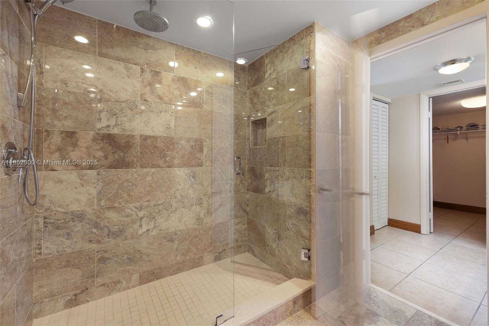 Small Image of 5415 COLLINS AVE #407, Miami Beach Number 17