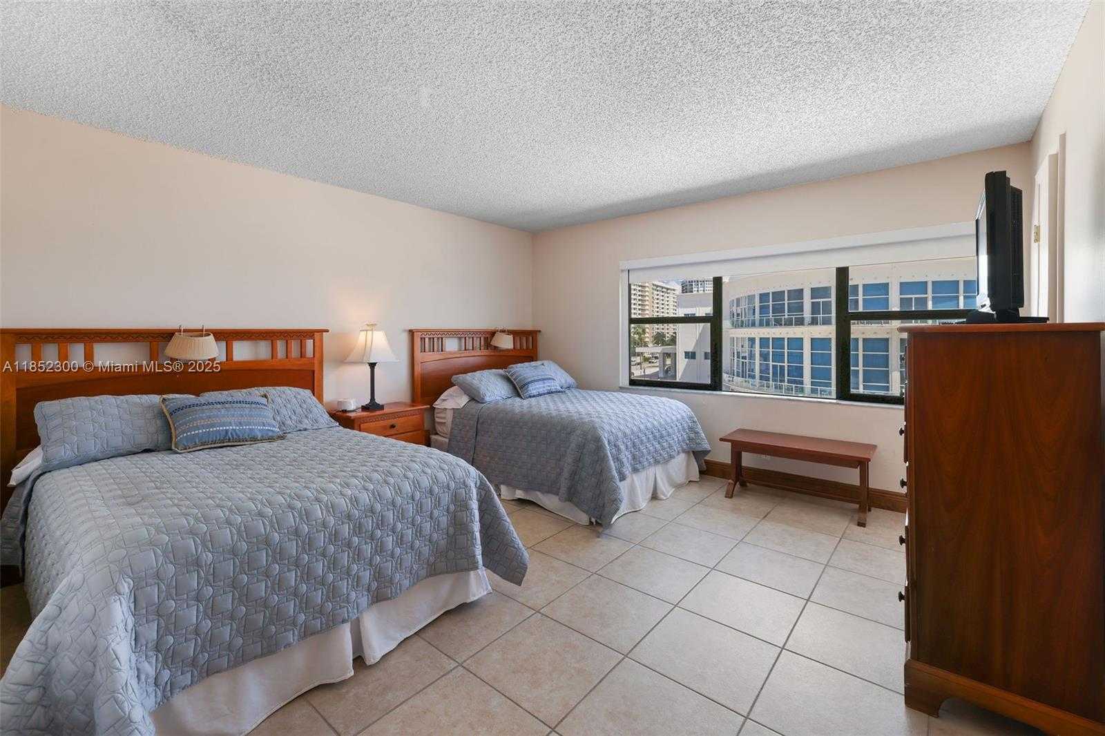 Small Image of 5415 COLLINS AVE #407, Miami Beach Number 18