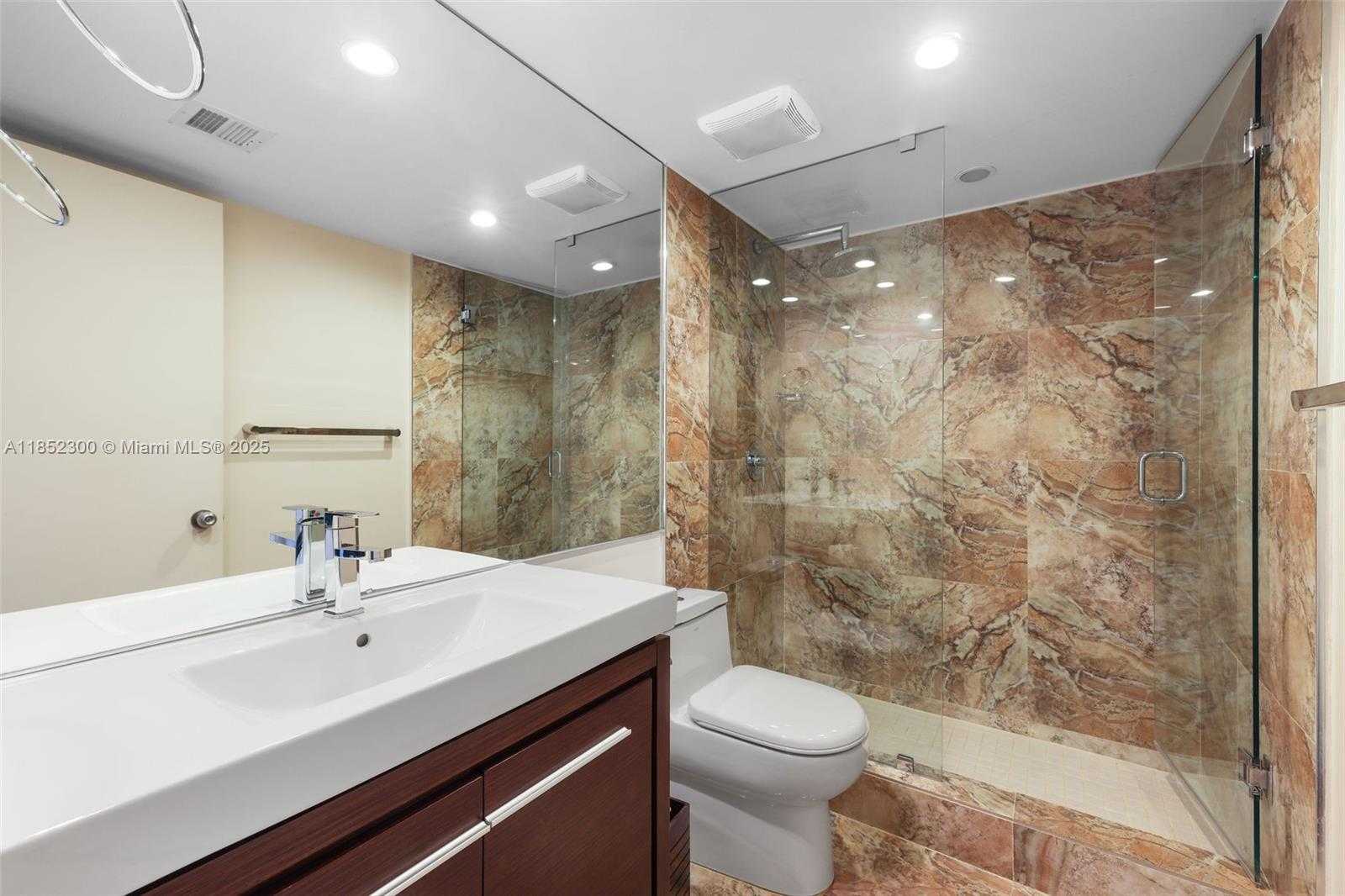 Small Image of 5415 COLLINS AVE #407, Miami Beach Number 19