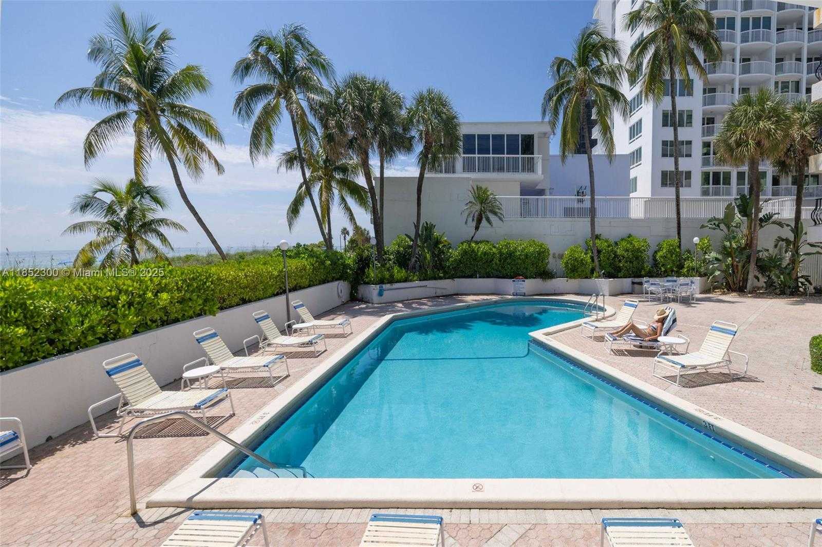 Small Image of 5415 COLLINS AVE #407, Miami Beach Number 21