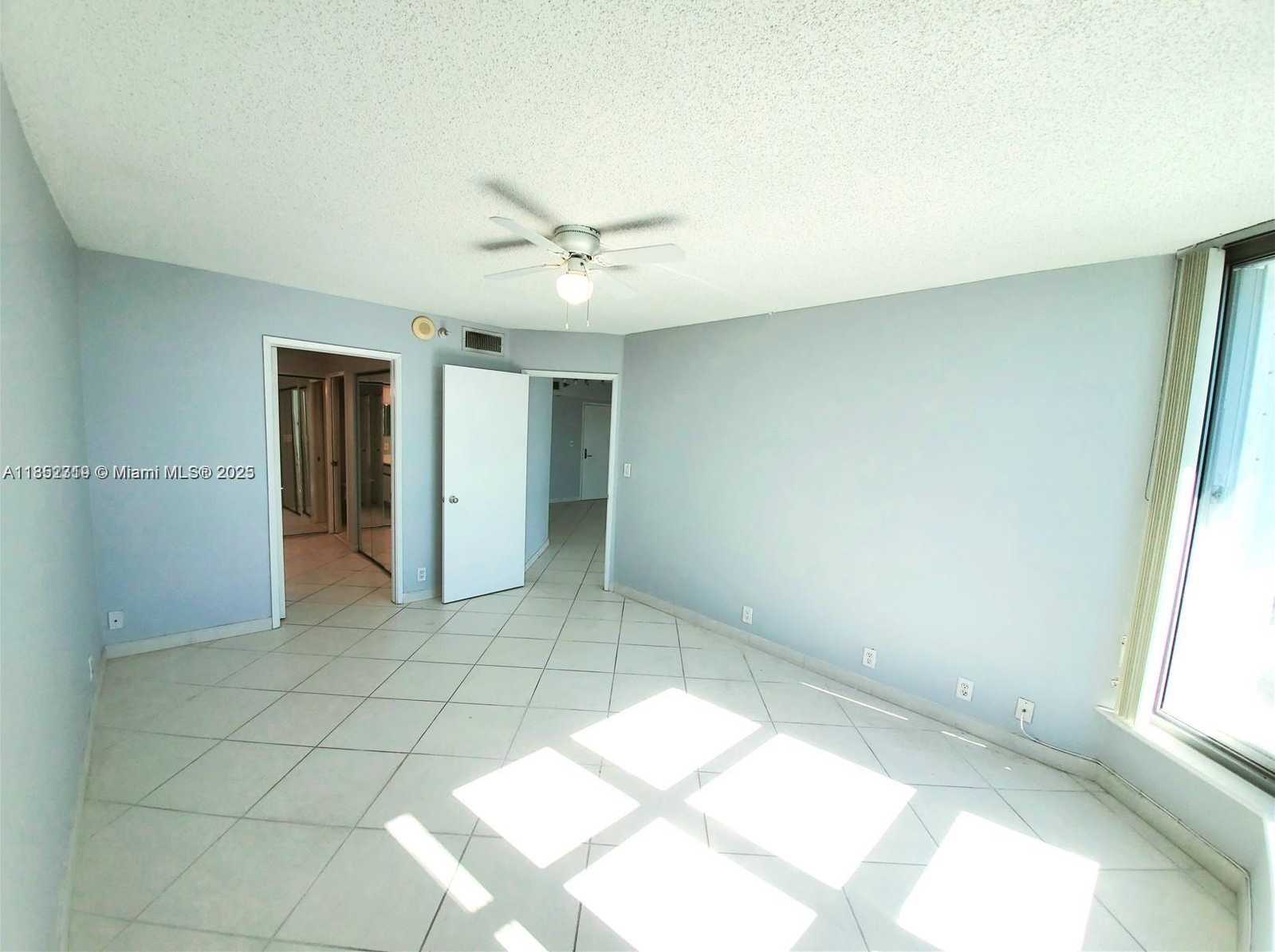 Small Image of 19101 NE 36th Pl, Aventura, FL 33180, USA Number 11