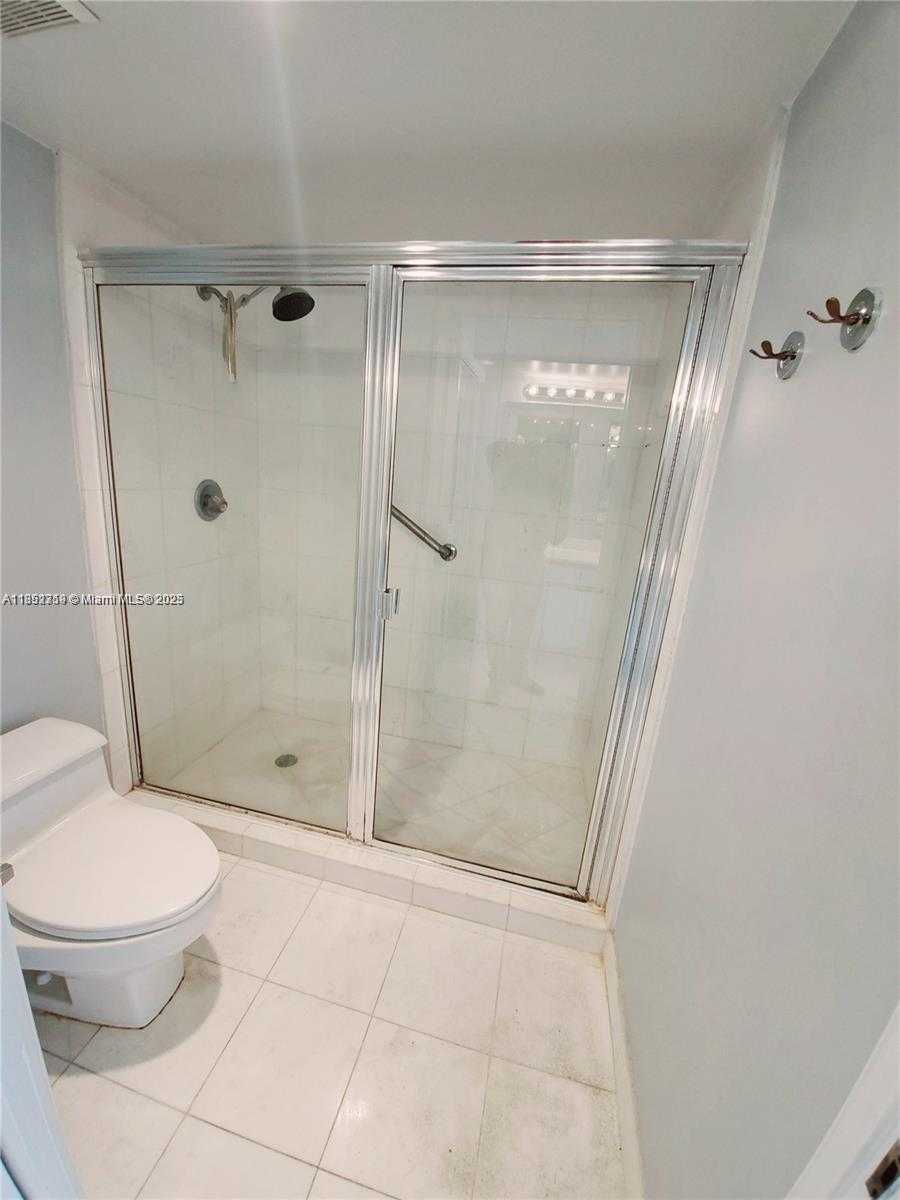 Small Image of 19101 NE 36th Pl, Aventura, FL 33180, USA Number 14