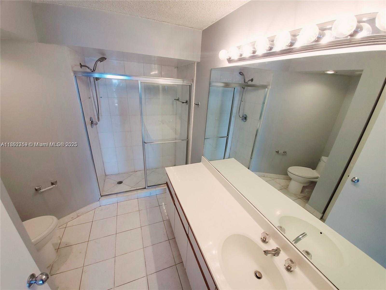 Small Image of 19101 NE 36th Pl, Aventura, FL 33180, USA Number 17