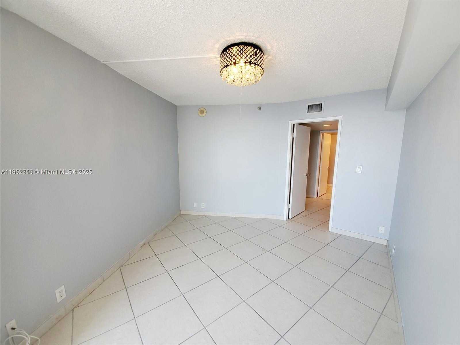 Small Image of 19101 NE 36th Pl, Aventura, FL 33180, USA Number 18