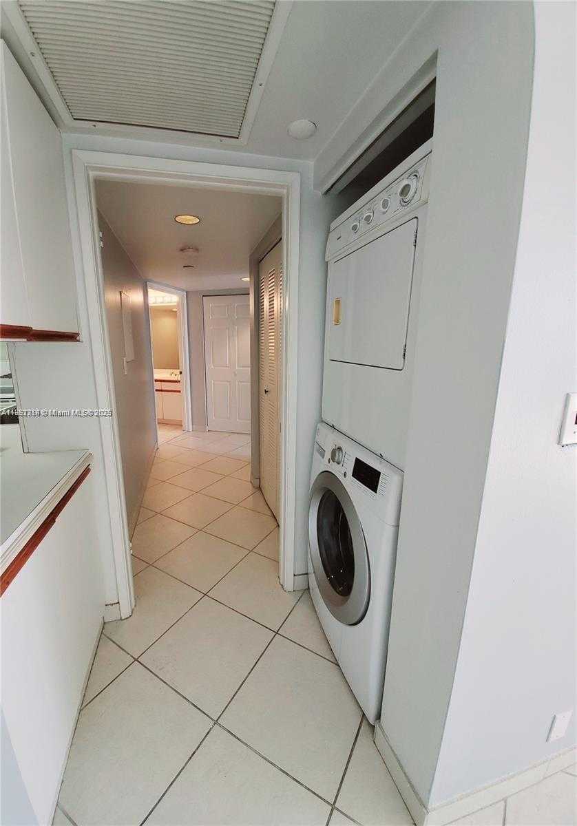 Small Image of 19101 NE 36th Pl, Aventura, FL 33180, USA Number 24